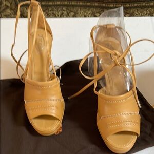 TOD’S 39.5 tan leather ankle wrap heels run large